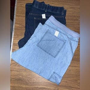 Lot of two Women’s Pants - Lee Jeggings  and St John’s Bay Capris both size XXL